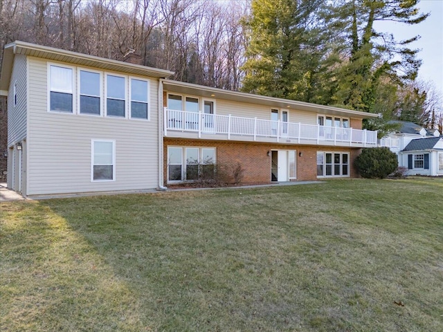 1909 Pelham Dr, Roanoke, VA 24018 - rear view of property featuring a garage and a lawn