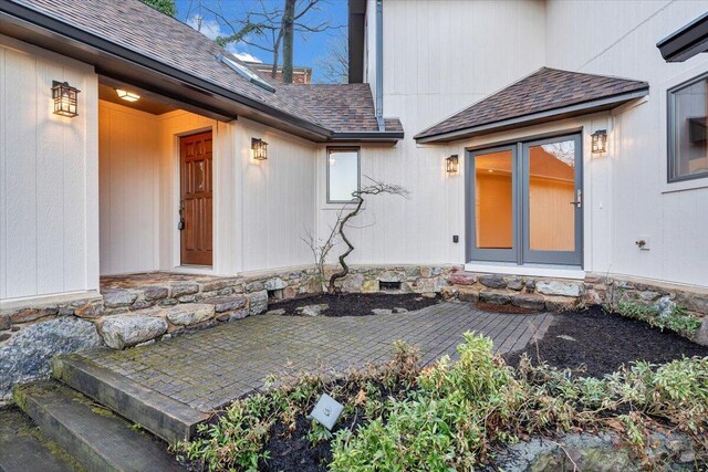 3615 Dogwood Ln SW, Roanoke, VA 24015 - entrance to property featuring stone siding and roof with shingles