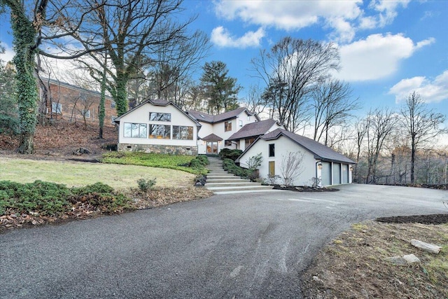 3615 Dogwood Ln SW, Roanoke, VA 24015 - view of front of house with a front lawn