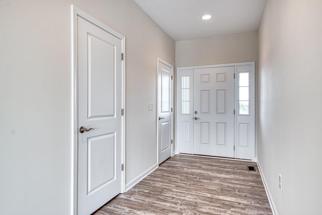 entryway featuring visible vents, recessed lighting, baseboards, and wood finished floors