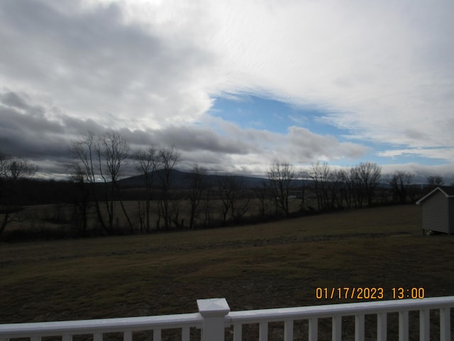 view of yard featuring a rural view