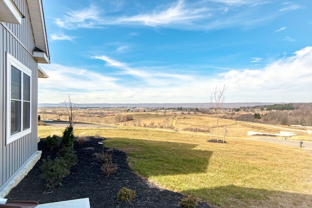 view of yard featuring a rural view