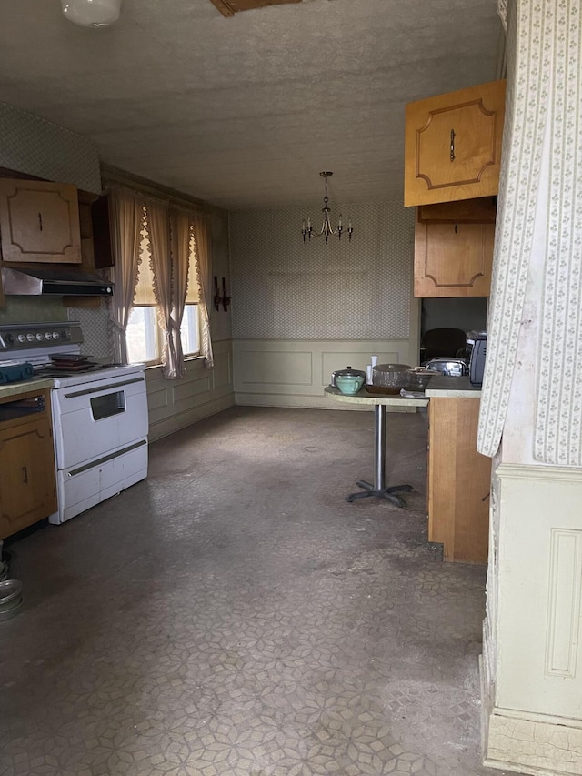 1345 Stone Mill Rd, Hurt, VA 24563 - kitchen with electric stove, under cabinet range hood, a chandelier, and wallpapered walls