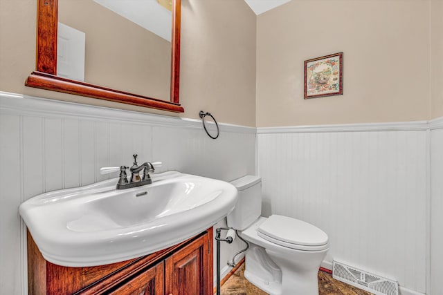 4937 Greenlee Rd SW, Roanoke, VA 24018 - half bath featuring wainscoting and vanity