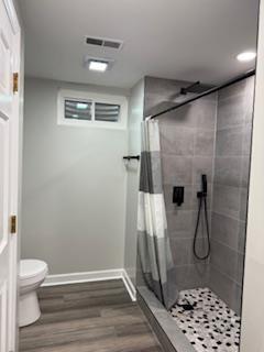 below grade area with light wood-type flooring, baseboards, and recessed lighting