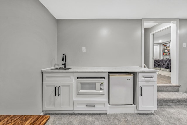 4937 Greenlee Rd SW, Roanoke, VA 24018 - bar featuring a sink, fridge, and white microwave