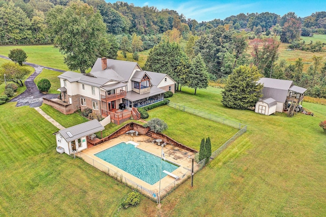 birds eye view of property featuring a wooded view