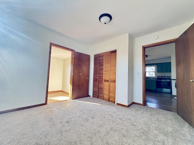 unfurnished bedroom featuring a closet, carpet flooring, and baseboards