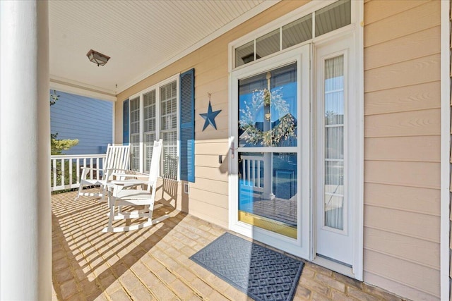 property entrance with covered porch