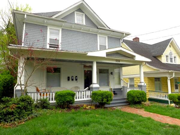 view of front of house with a porch and a front lawn