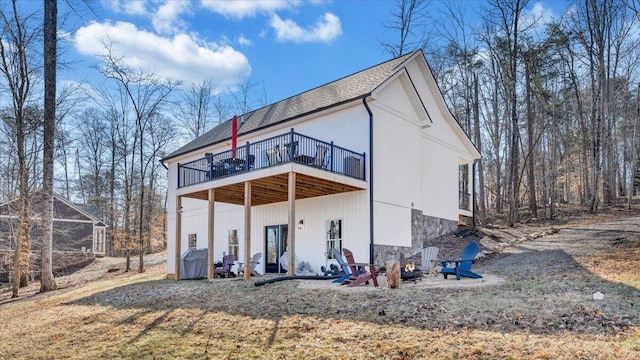 back of house featuring an outdoor fire pit