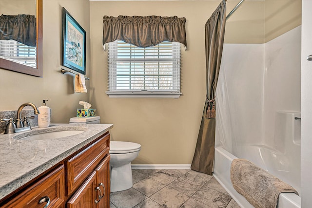 full bath with toilet, shower / bath combo with shower curtain, vanity, and baseboards