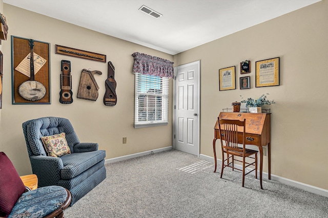 living area with baseboards, visible vents, and carpet flooring