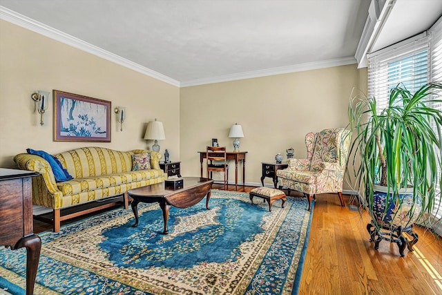 living area featuring baseboards, ornamental molding, and wood finished floors