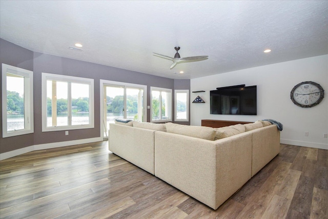 living area featuring ceiling fan, recessed lighting, wood finished floors, and baseboards