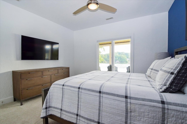 bedroom featuring light carpet, visible vents, and a ceiling fan