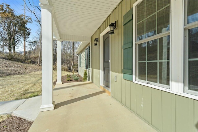 view of patio / terrace with covered porch