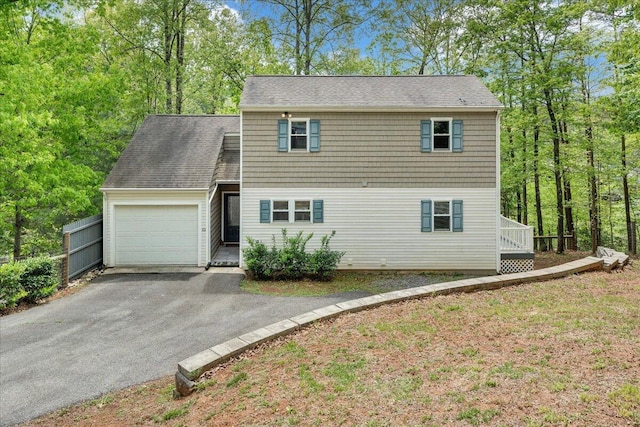 view of front facade with a garage and driveway