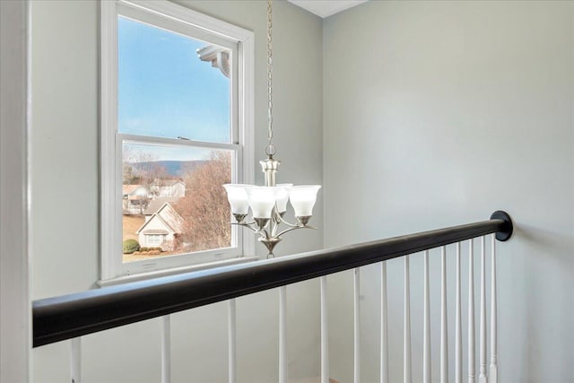 room details featuring a notable chandelier