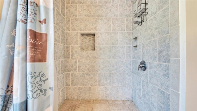 full bath with tiled shower