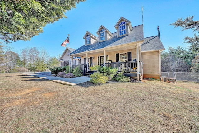 cape cod-style house featuring fence, a porch, and a front yard