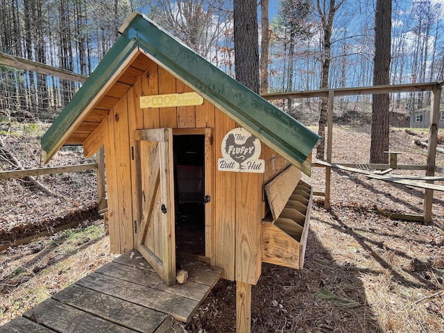 view of outdoor structure with an outbuilding