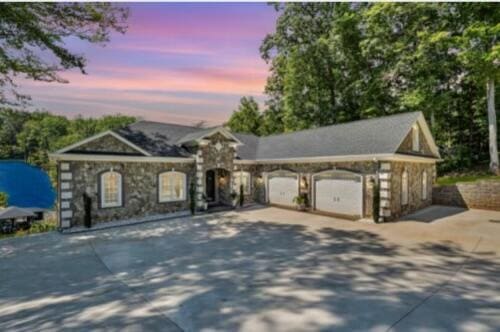 view of front of property featuring driveway and an attached garage