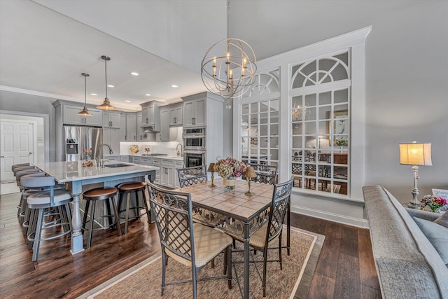 dining area with recessed lighting, dark wood-style flooring, baseboards, an inviting chandelier, and crown molding