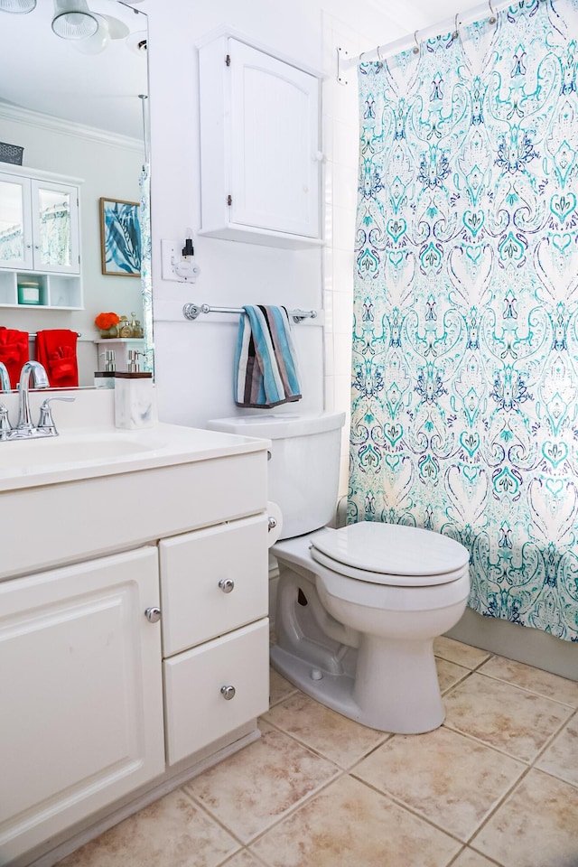 full bathroom featuring ornamental molding, a shower with shower curtain, tile patterned flooring, and toilet