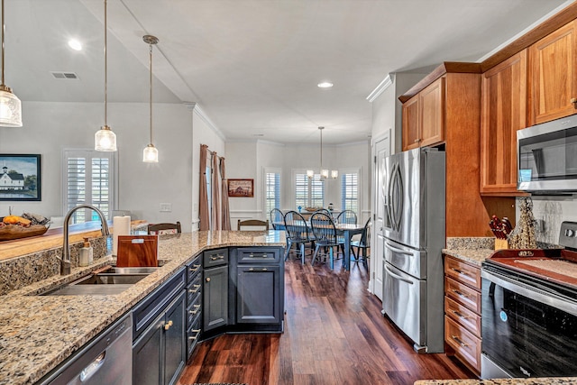 kitchen featuring dark wood-style flooring, a sink, visible vents, ornamental molding, and appliances with stainless steel finishes