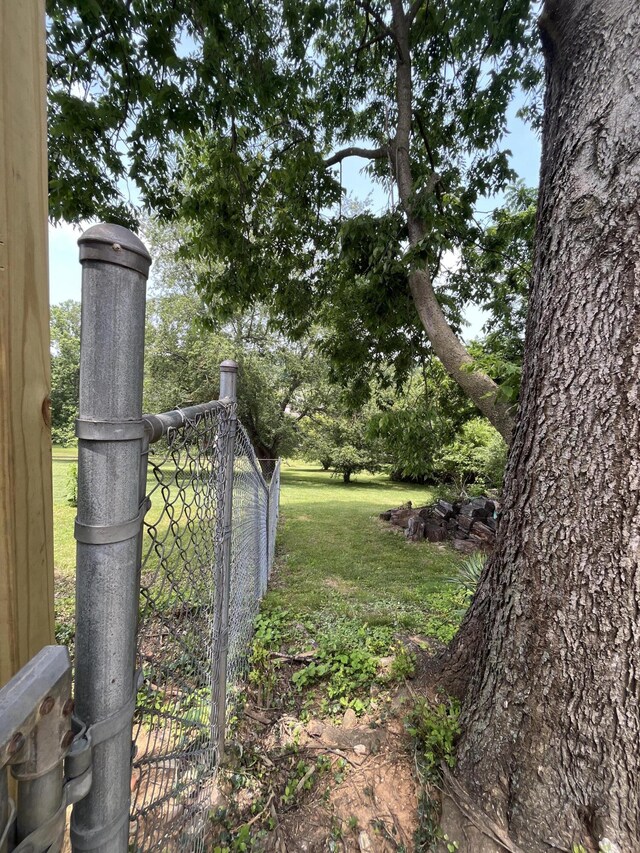 23 Upland Dr, Salem, VA 24153 - view of yard with a gate