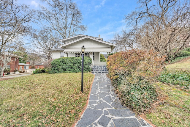 view of front of property featuring stucco siding and a front yard