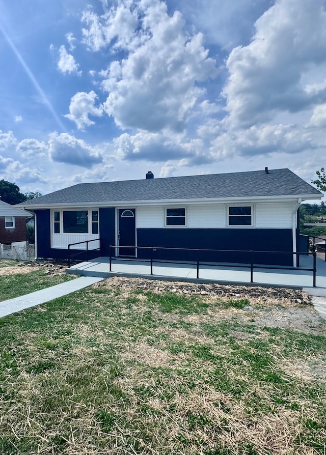 418 Victor Ave NE, Roanoke, VA 24012 - ranch-style home featuring a front yard
