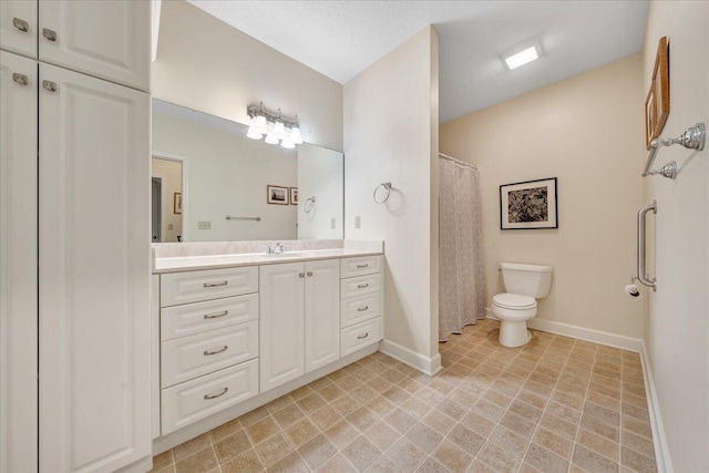 full bath with a shower with shower curtain, baseboards, toilet, and vanity