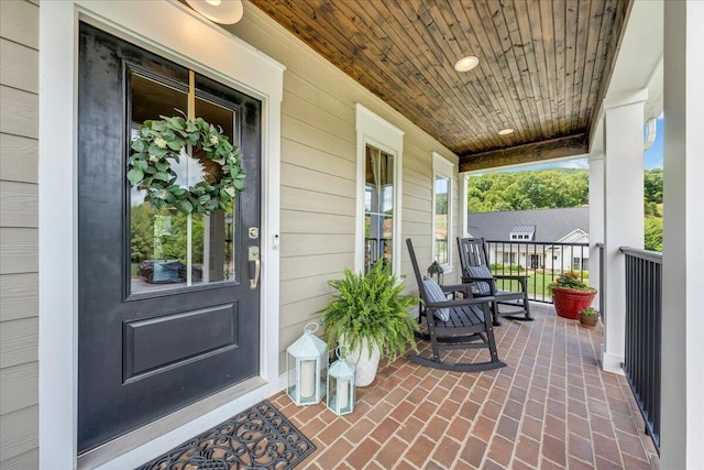 entrance to property featuring a porch