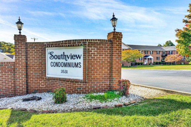 view of community / neighborhood sign