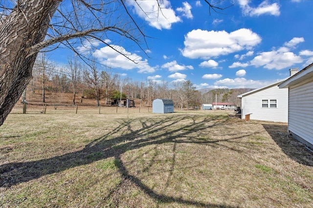 view of yard featuring an outdoor structure and a shed