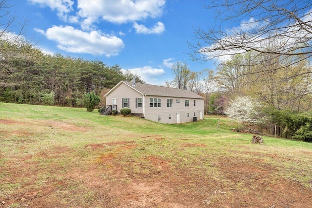 view of front of property with a front yard