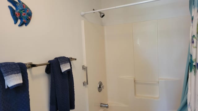 bathroom with shower / tub combo with curtain