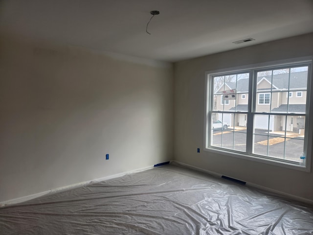 spare room with visible vents and baseboards