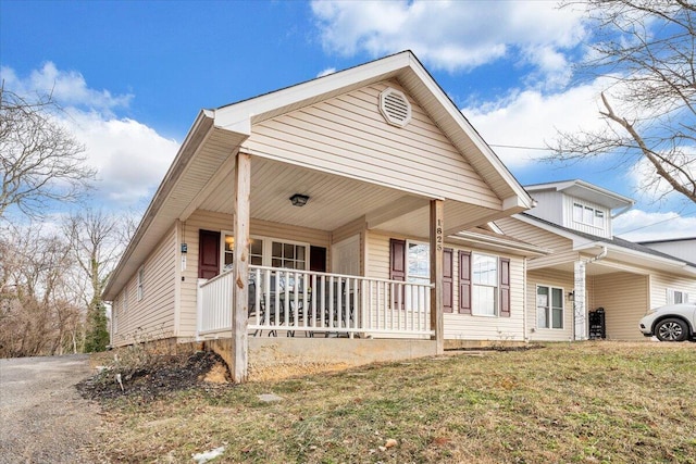 view of front facade with covered porch and a front lawn