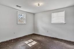 spare room featuring visible vents