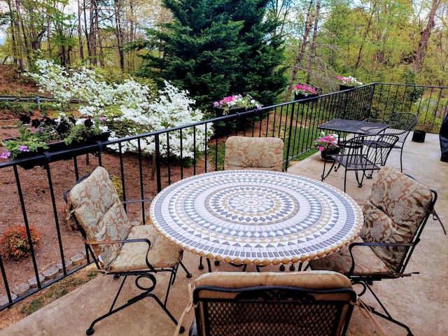 3370 Kelly Lane Ext, Roanoke, VA 24018 - patio / terrace featuring outdoor dining space