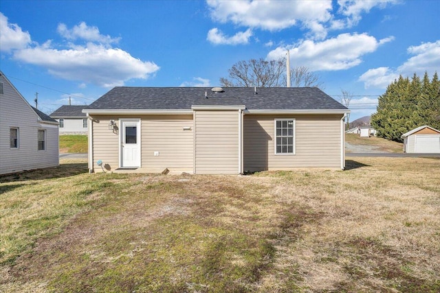 back of house featuring a yard