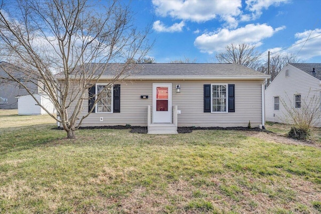 ranch-style house with entry steps, a shingled roof, and a front yard