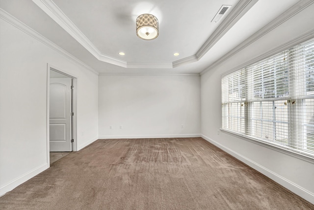 spare room featuring baseboards, carpet, visible vents, and a tray ceiling