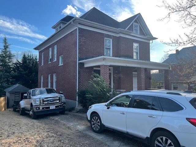 view of front facade featuring brick siding