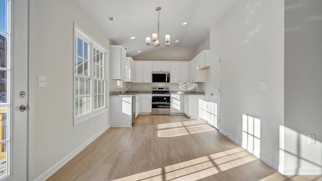 2809 Russlen Dr, Salem, VA 24153 - kitchen featuring stainless steel appliances, a chandelier, vaulted ceiling, light wood-style flooring, and baseboards