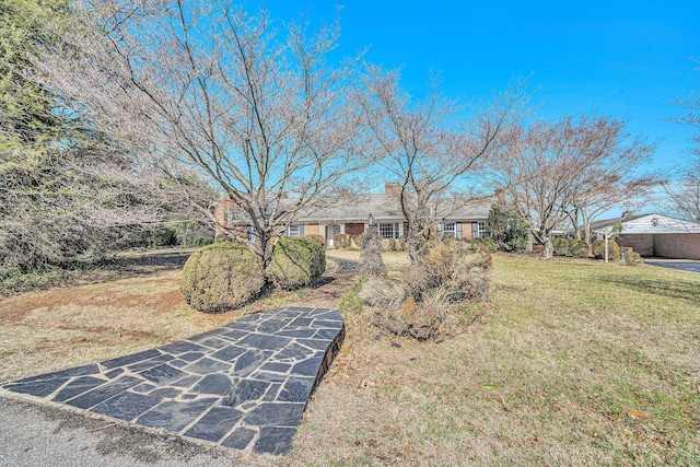 view of front of house featuring a front yard