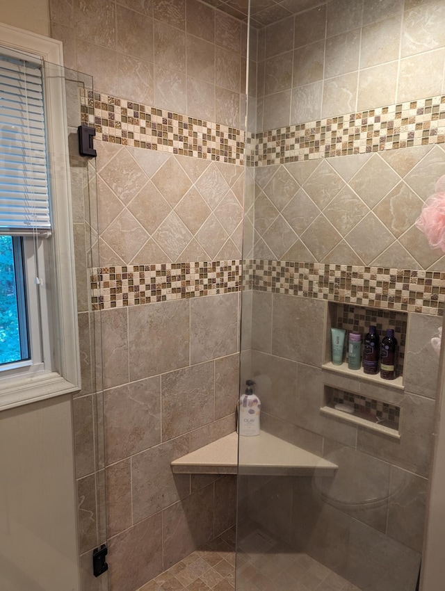 bathroom featuring a tile shower